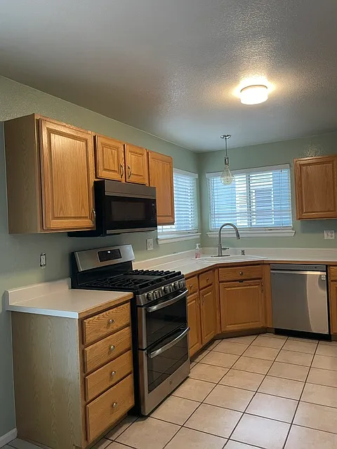 4 bed, 3.5 bath, 1877 sqft, $3,200 — Photo 1
