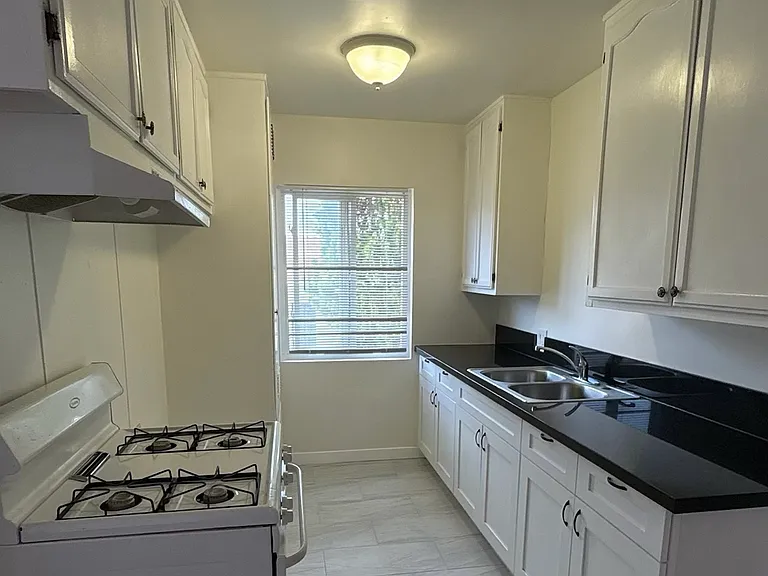 734 N Inglewood Ave #9 — Photo 5