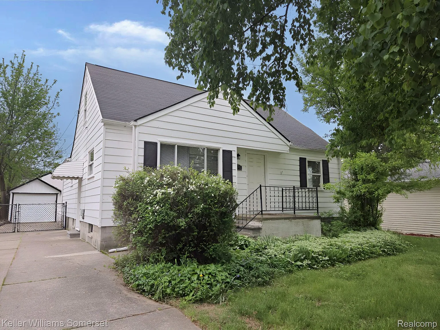 174 Hickory Dr photo 1