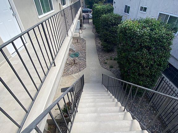 2nd image of 1839 Corinth Ave APT 9