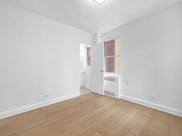 300 E 57th St #12H — Photo 3