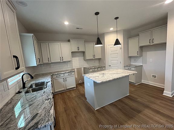 4th image of 342 Edwinstowe Ave