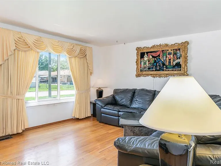 11451 Canterbury Dr — Photo 12