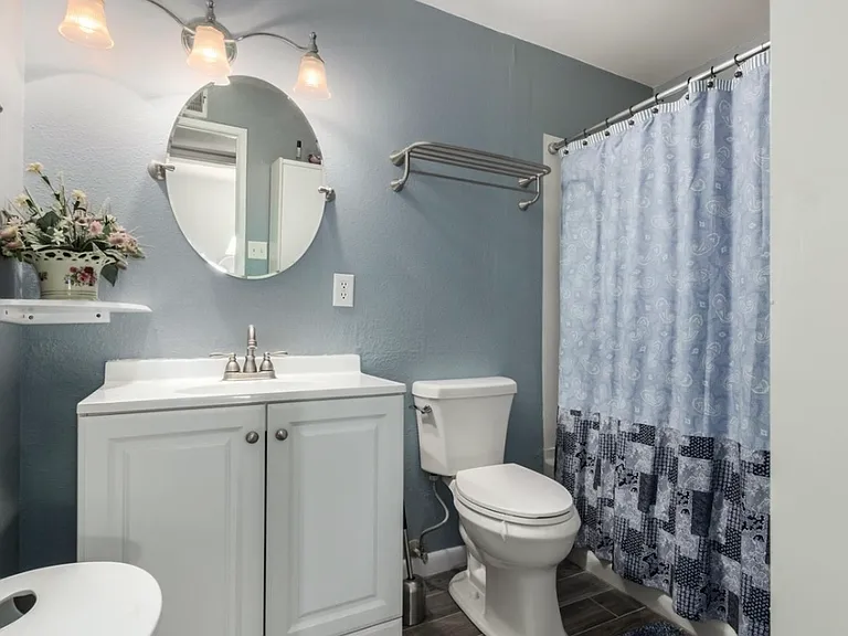 4405 N 71st Dr — Photo 5