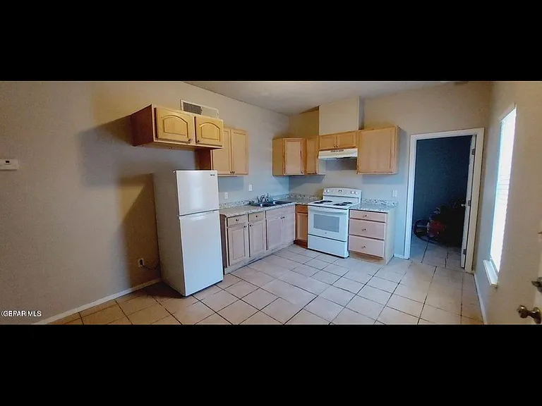 1305 E San Antonio Ave #B — Photo 4