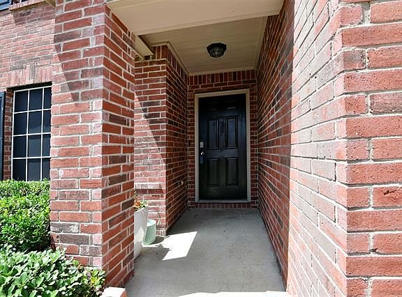 2nd image of 14800 Southview Trl