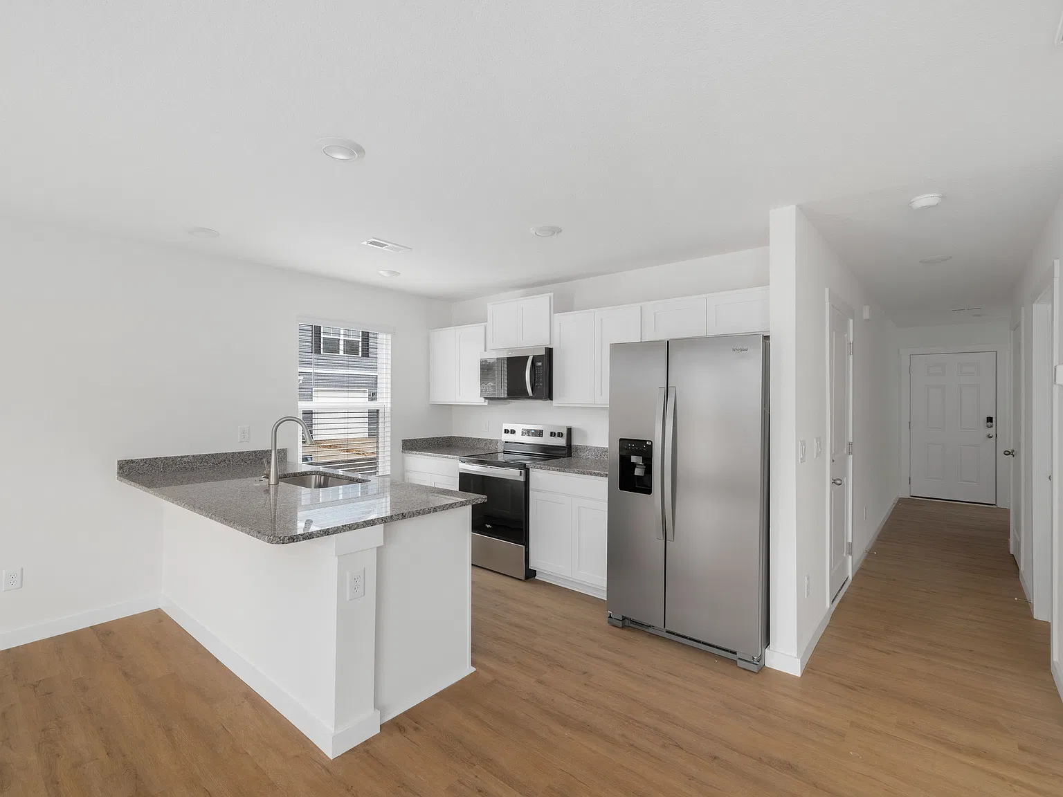3 bed, 2.5 bath, 1381 sqft, $1,950 — Photo 3