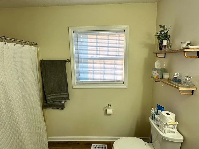 1641 York Dr NW — Photo 11