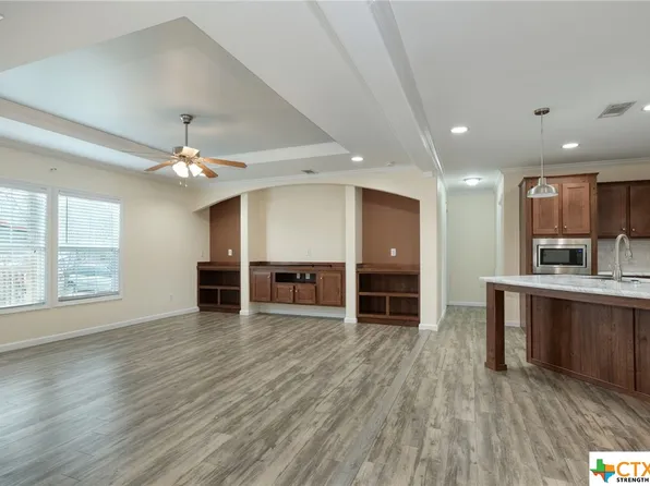 418 Lenora Dr, Taylor, TX 76574