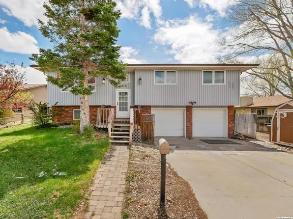 4214 Cheyenne Dr, Laramie, WY 82072