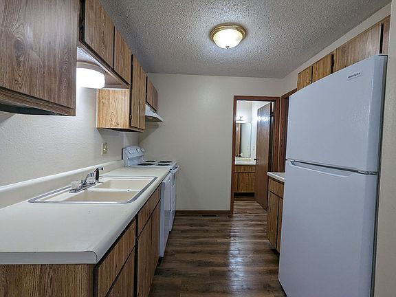 4th image of 3000 N Kentwood Ave #24