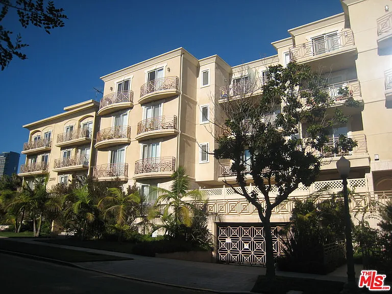 2306 Fox Hills Dr #103 — Photo 1