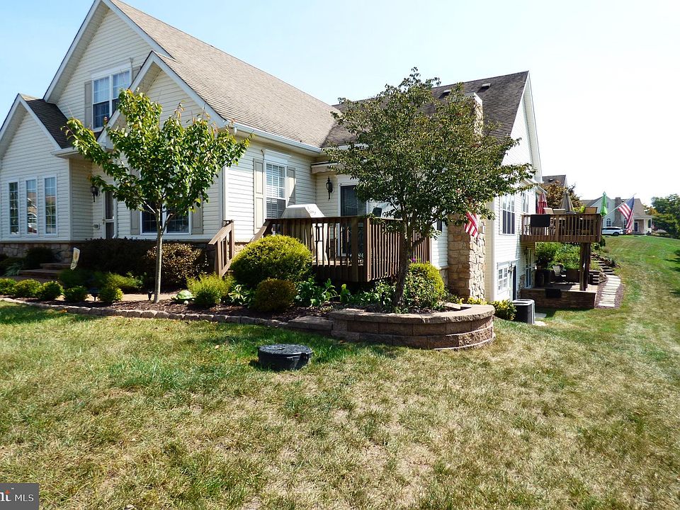 2nd image of 1073 Burgundy Cir