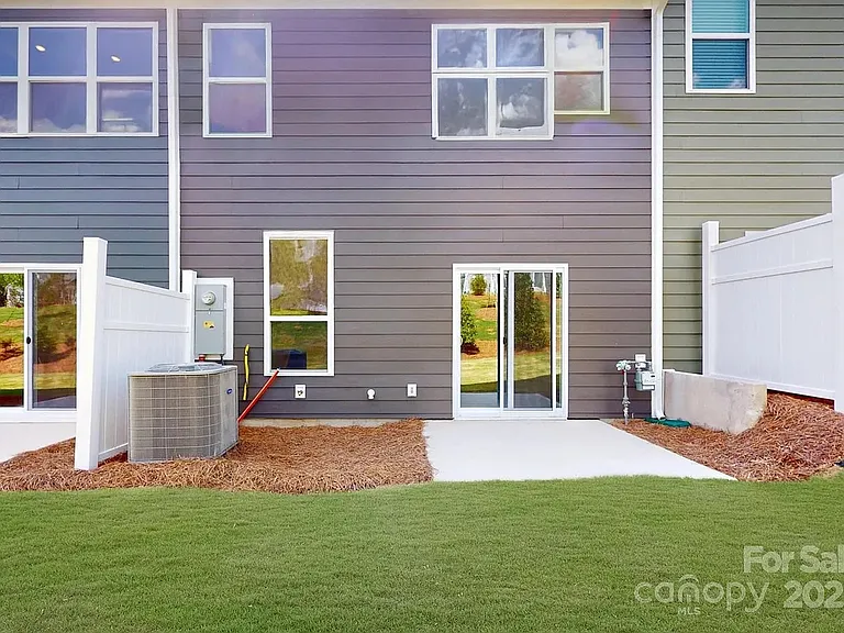 3216 Lilac Grove Dr — Photo 2
