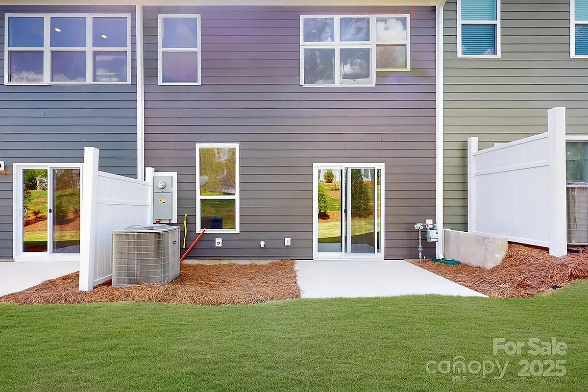 Building Photo - 3216 Lilac Grove Dr