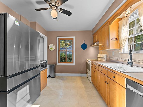 5th image of 354 Lazarre Ave