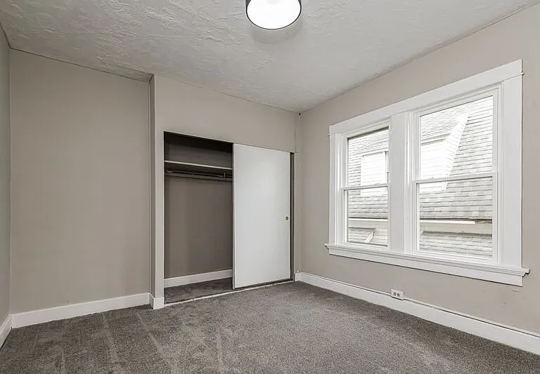 2322-2324 Eastview Ave #2324 — Photo 8
