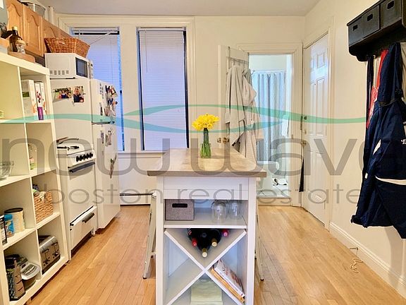 4th image of 61 Joy St #6