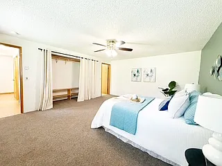 450 NE Riverhill Dr — Photo 40