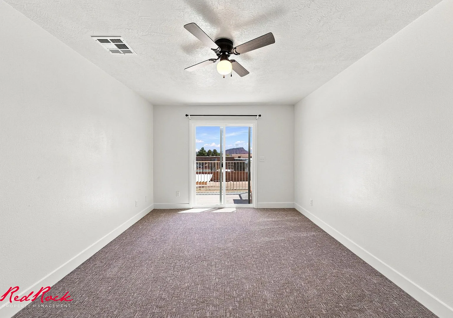 A Fresh New Feel in Every Room Beautiful 3 Bedroom Apartment! — Photo 2