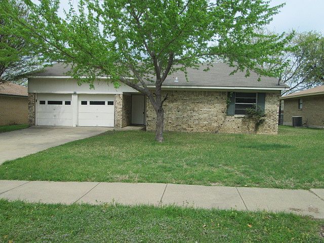 1st image of 902 Phillips Dr