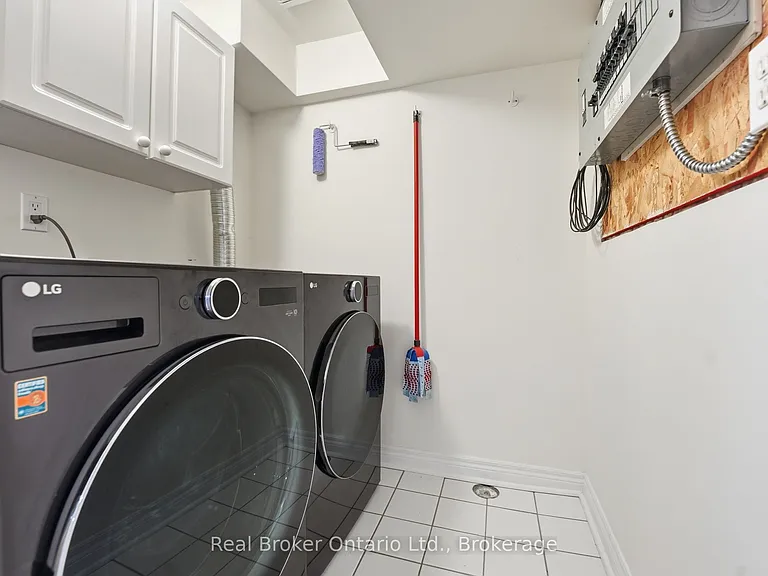 165 Margaret Dr — Photo 32
