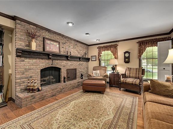 4th image of 32579 Carriage Ln