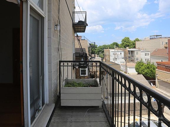 5th image of 2539 N Southport Ave #L2