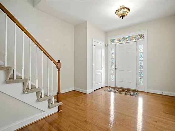 5th image of 701 Amberline Ct