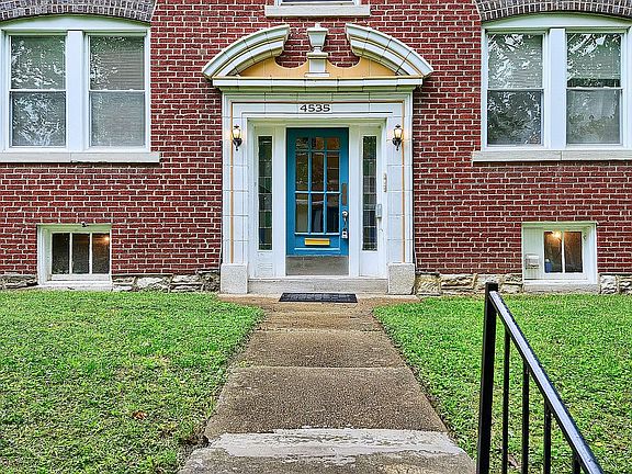 3rd image of 4535 Cleveland Ave #2W-286