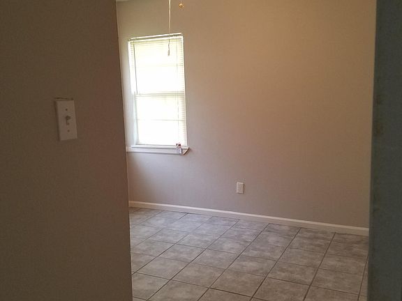 5th image of 933 Deely Pl