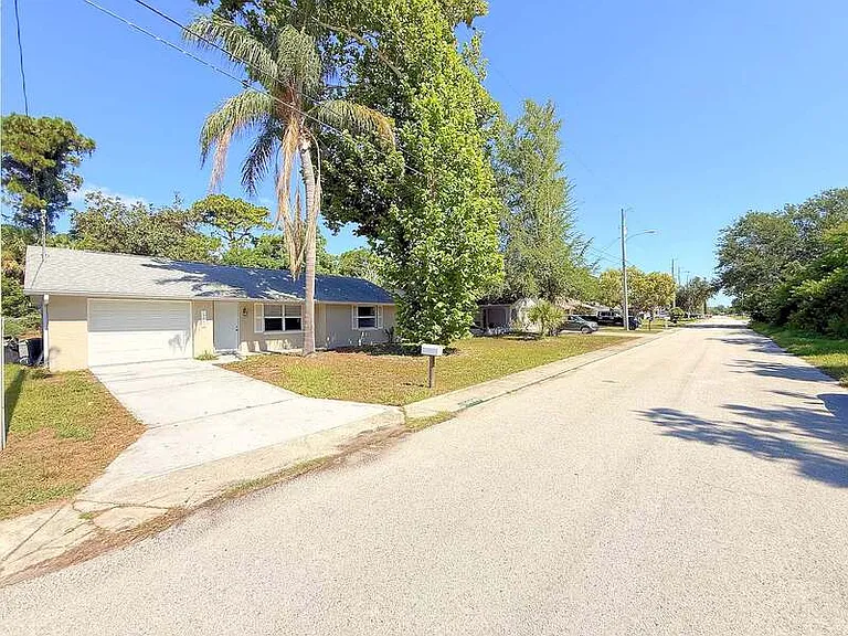 15839 Villa Dr — Photo 6