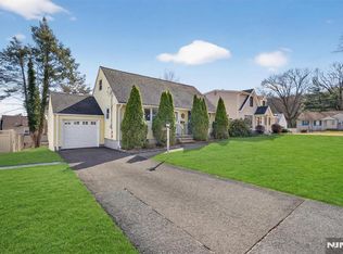 8 Laurel St, Hawthorne, NJ 07506