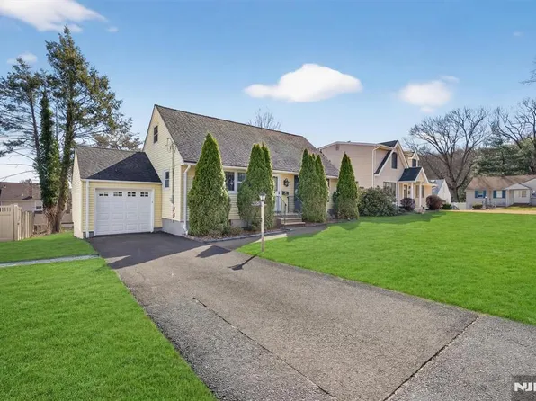 8 Laurel St, Hawthorne, NJ 07506