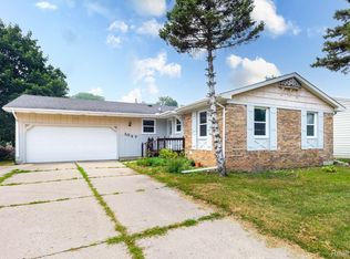 1047 Coolidge Rd, Lansing, MI 48912