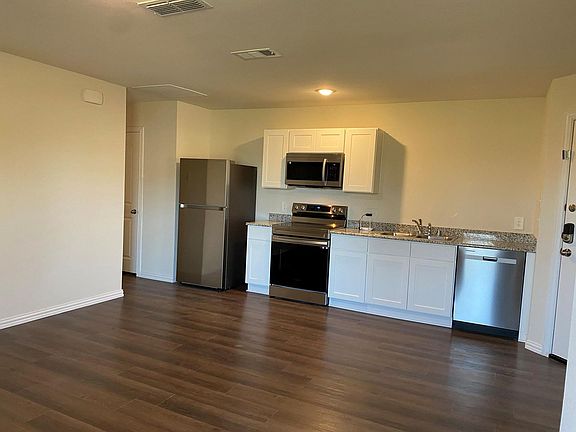 3rd image of 2203 Henry St #A
