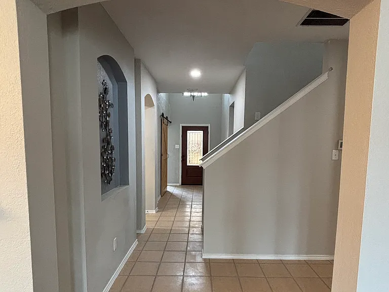 10120 Sourwood Dr — Photo 2