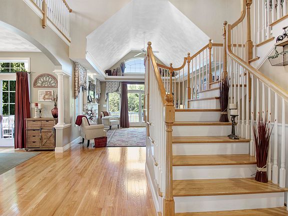 5th image of 63 Hawkins Glen Drive