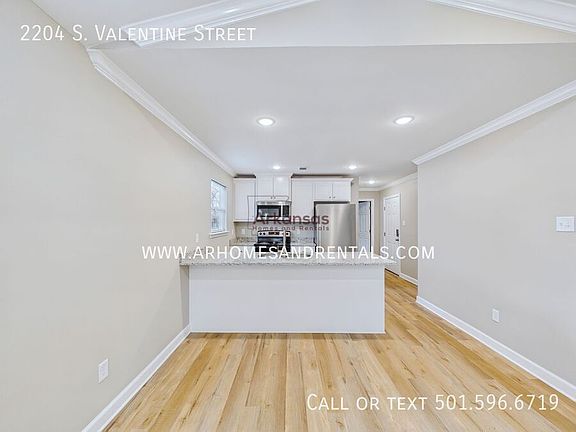 4th image of 2204 S Valentine St