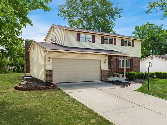 2nd image of 546 Leacrest Pl E
