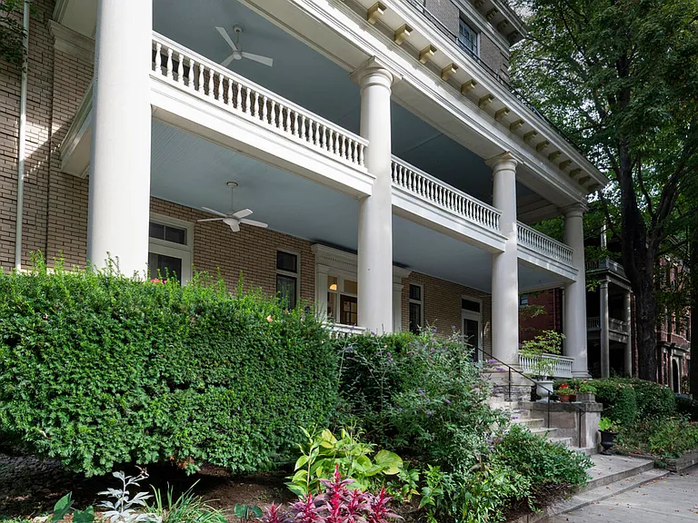 25 Hampton Ct #7 — Photo 3
