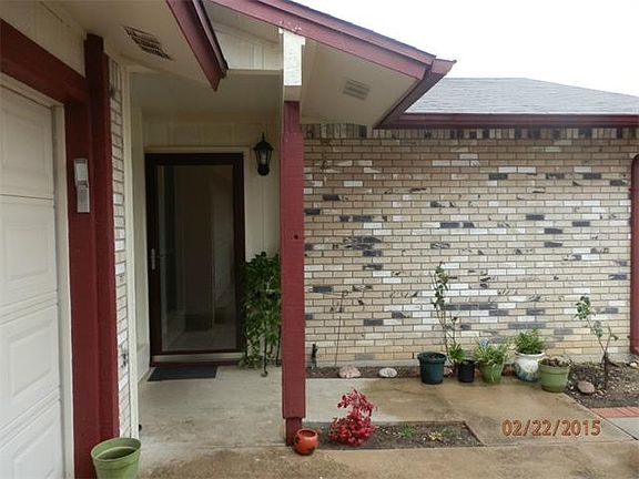 4th image of 2410 Botanical Dr