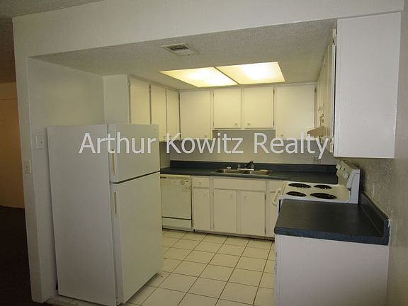 4th image of 1140 S Ridgewood Ave APT 107