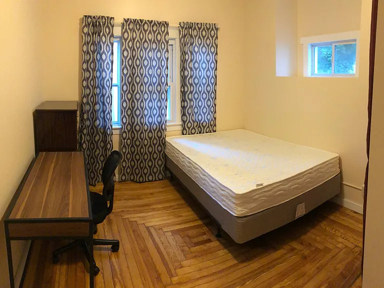 19 Duane Ave — Photo 14