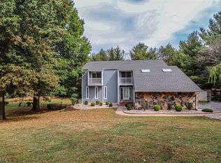 8 High Point Ct, Annandale, NJ 08801