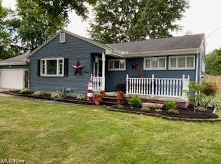 7036 Manor Dr, Elyria, OH 44035