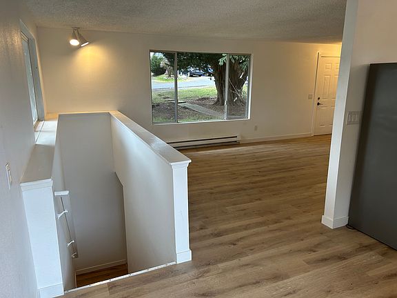 4th image of 20419 53rd Ave W #1