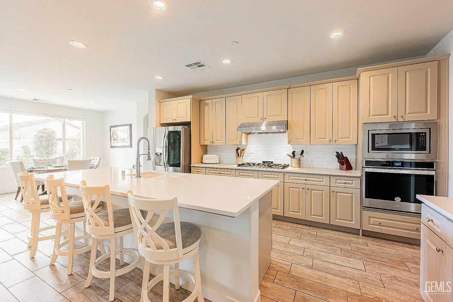 4 bed, 2.5 bath, 2724 sqft, $3,595 — Photo 4
