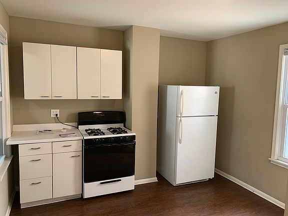 3rd image of 342 19th Ave NE #1
