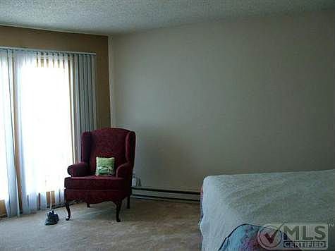 3rd image of 494 Mid Summer Dr